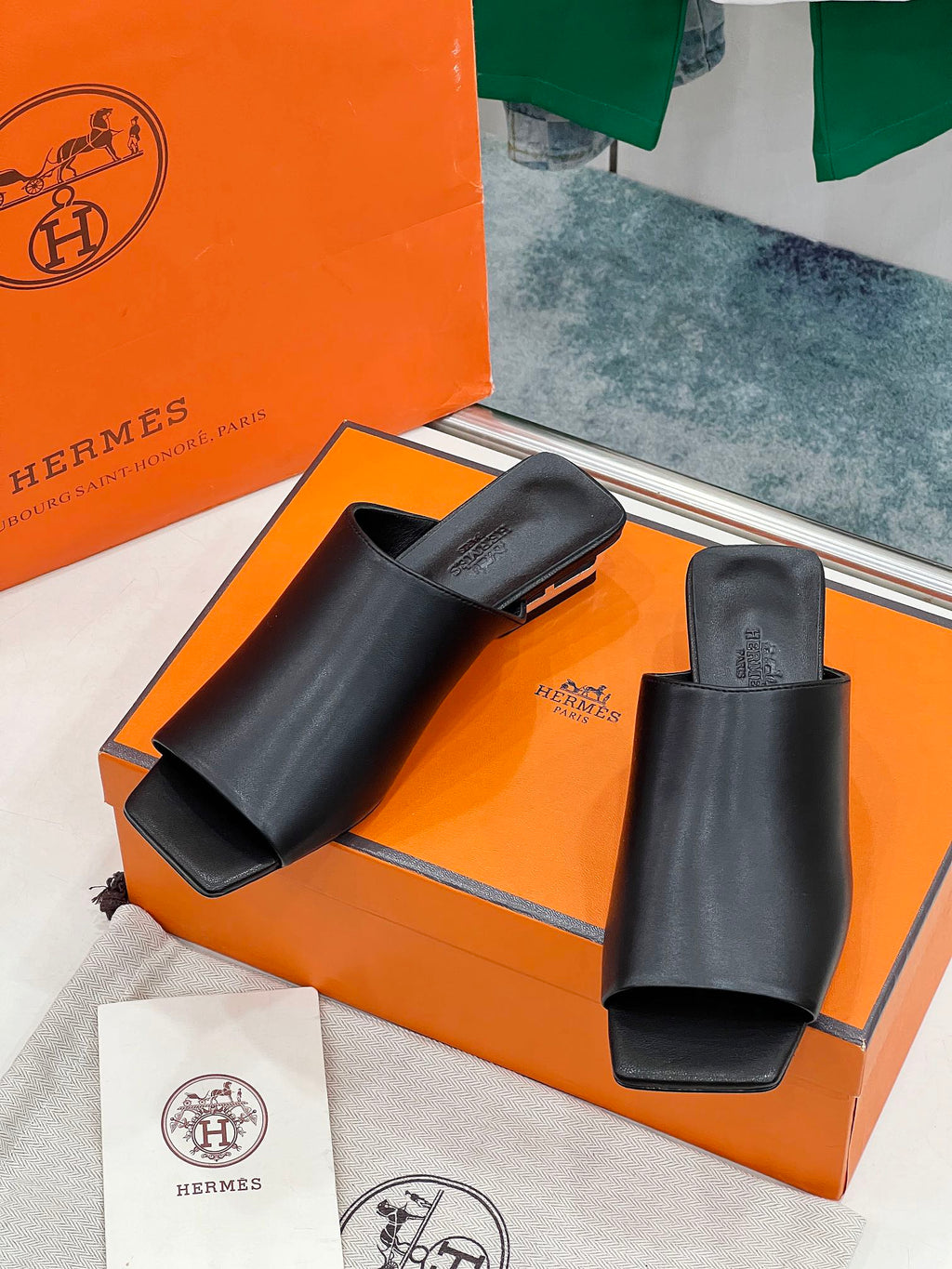 HERMES IDOLE SANDAL IN BLACK CALFSKIN