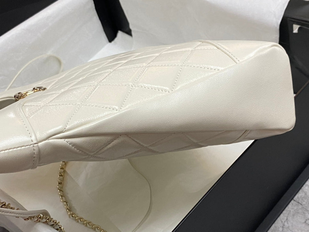 CHANEL SMALL 30 SHOPPING BAG IN WHITE CALFSKIN