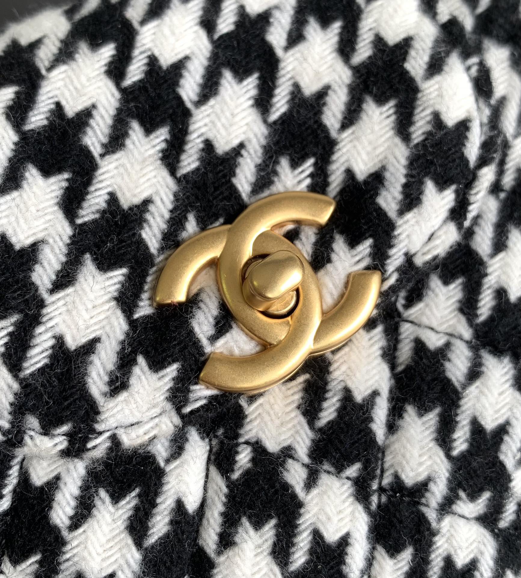 CHANEL SMALL 20 KELLY SHOPPER BLACK MIX WHITE TWEED BRUSHED GOLD HARDWARE
