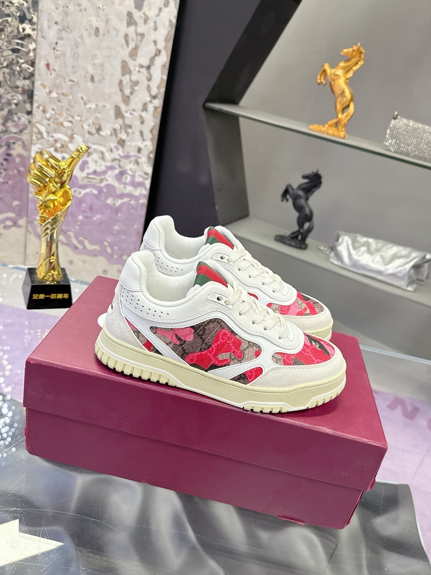 GUCCI 26S SNEAKER IN WHITE AND RED CALFSKIN