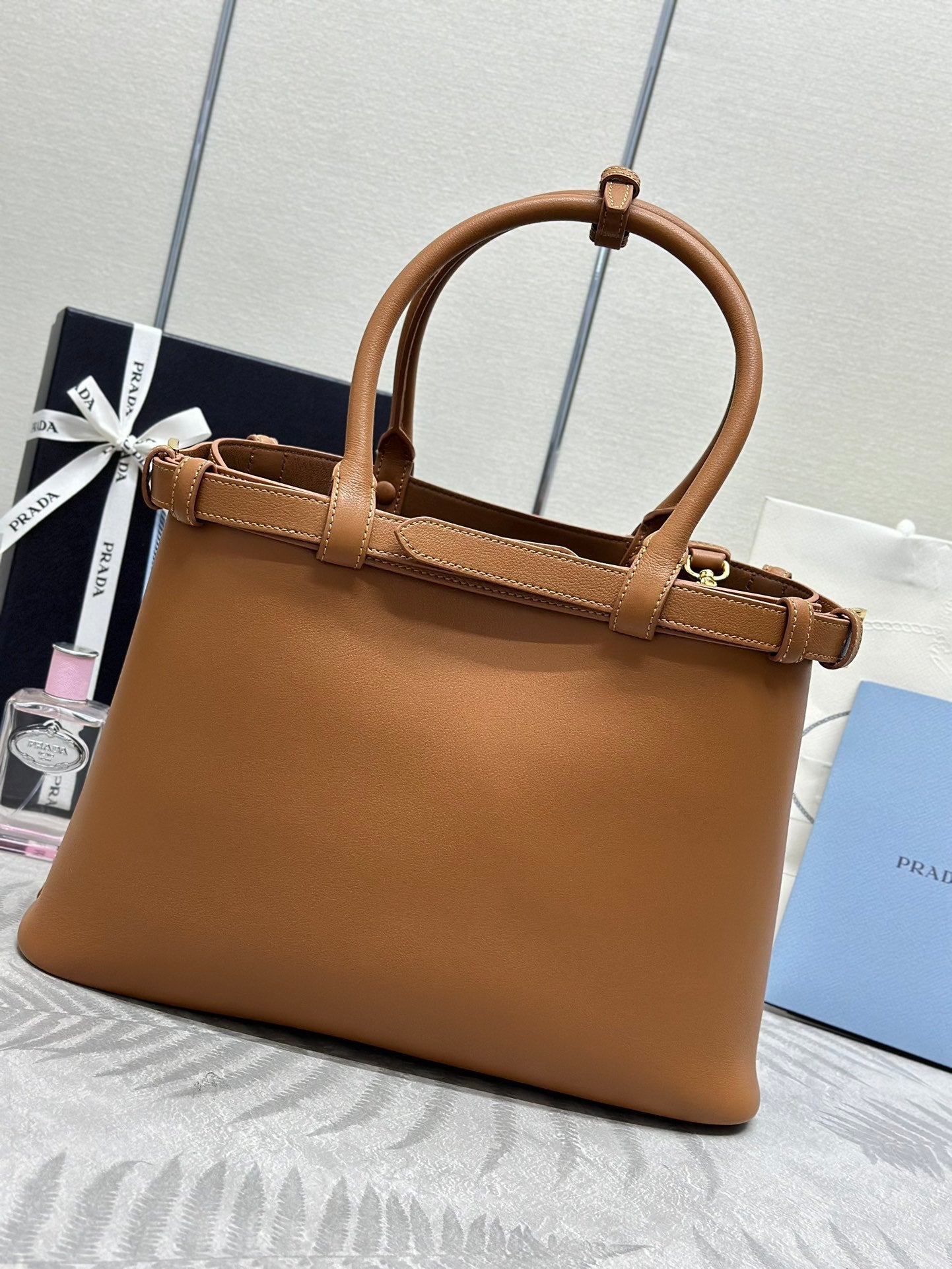 PRADA 25S BUCKLE MEDIUM HANDBAG 35 IN RK CARAMEL CALFSKIN GOLD HARDWARE