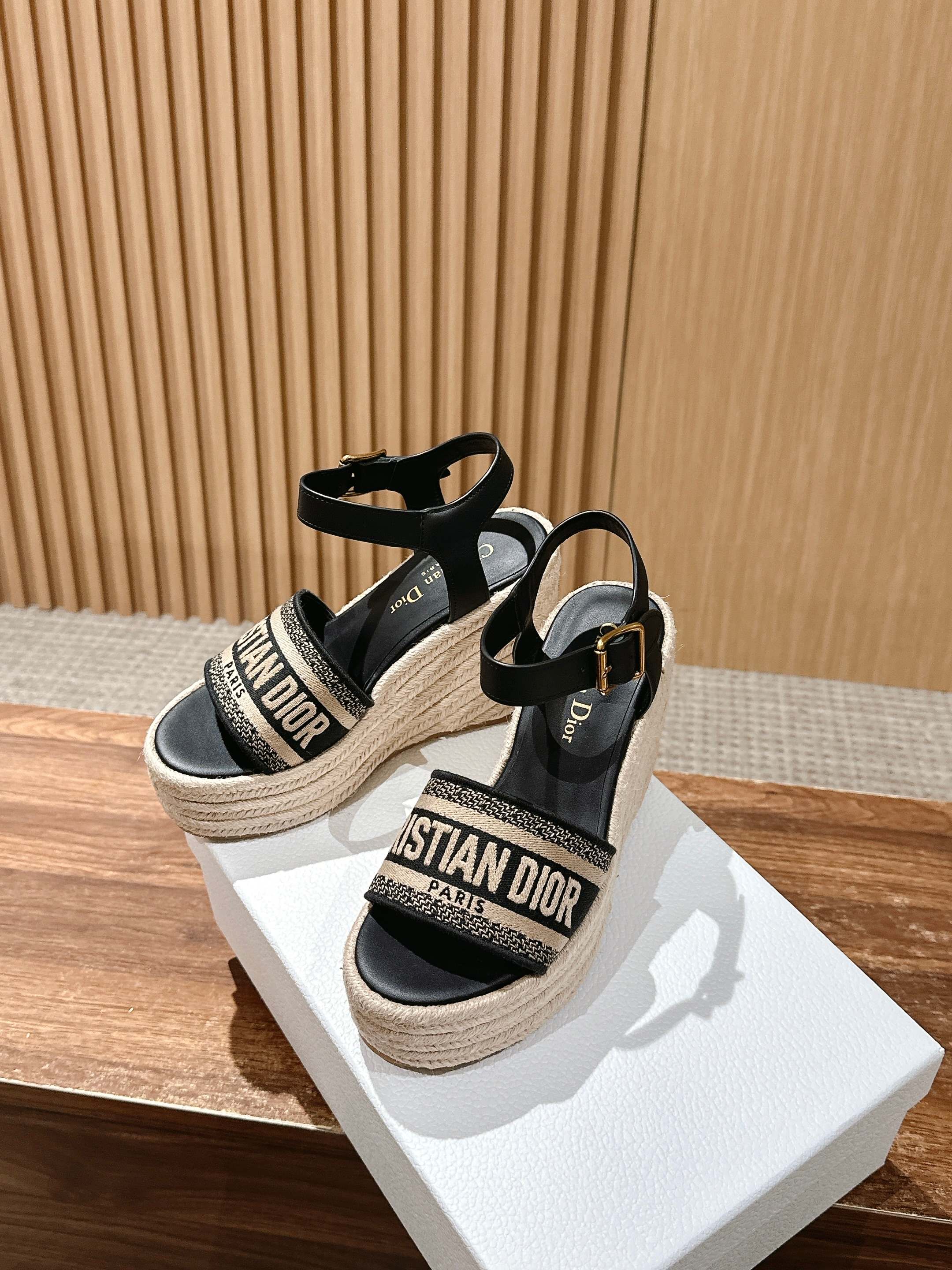 DIOR DWAY WEDGE SANDAL IN BLACK EMBROIDERED COTTON RAFFIA SOLE