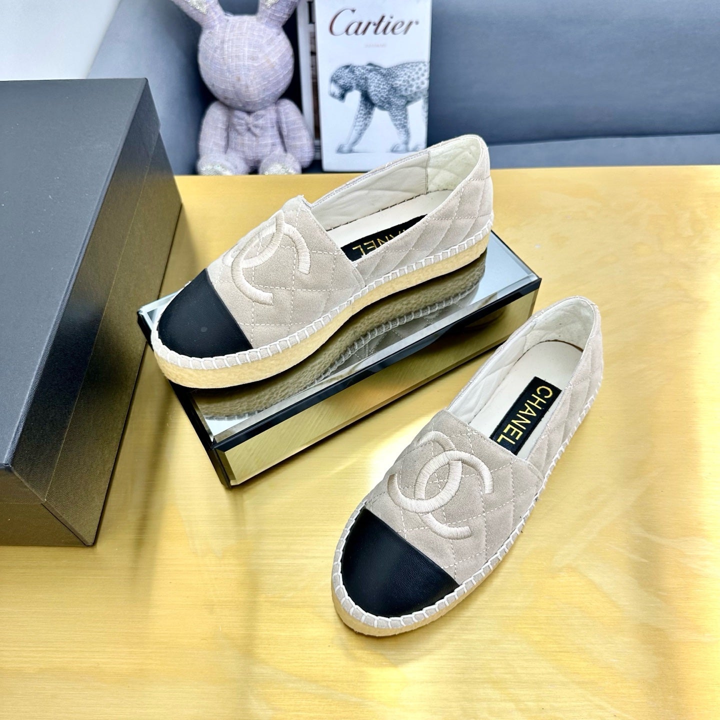 CHANEL ESPADRILLES PLATFORM 25S IN LIGHT BEIGE SUEDE MIX BLACK CALFSKIN