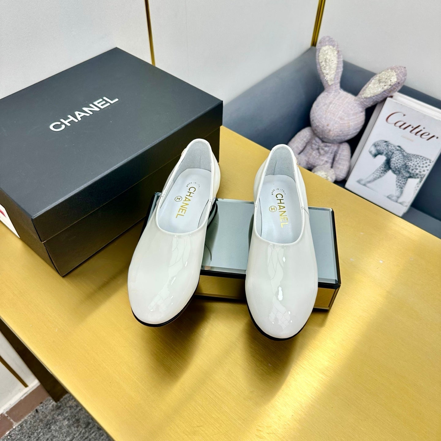 CHANEL SIMPLE FLATS 25S IN WHITE GLOSSY LEATHER