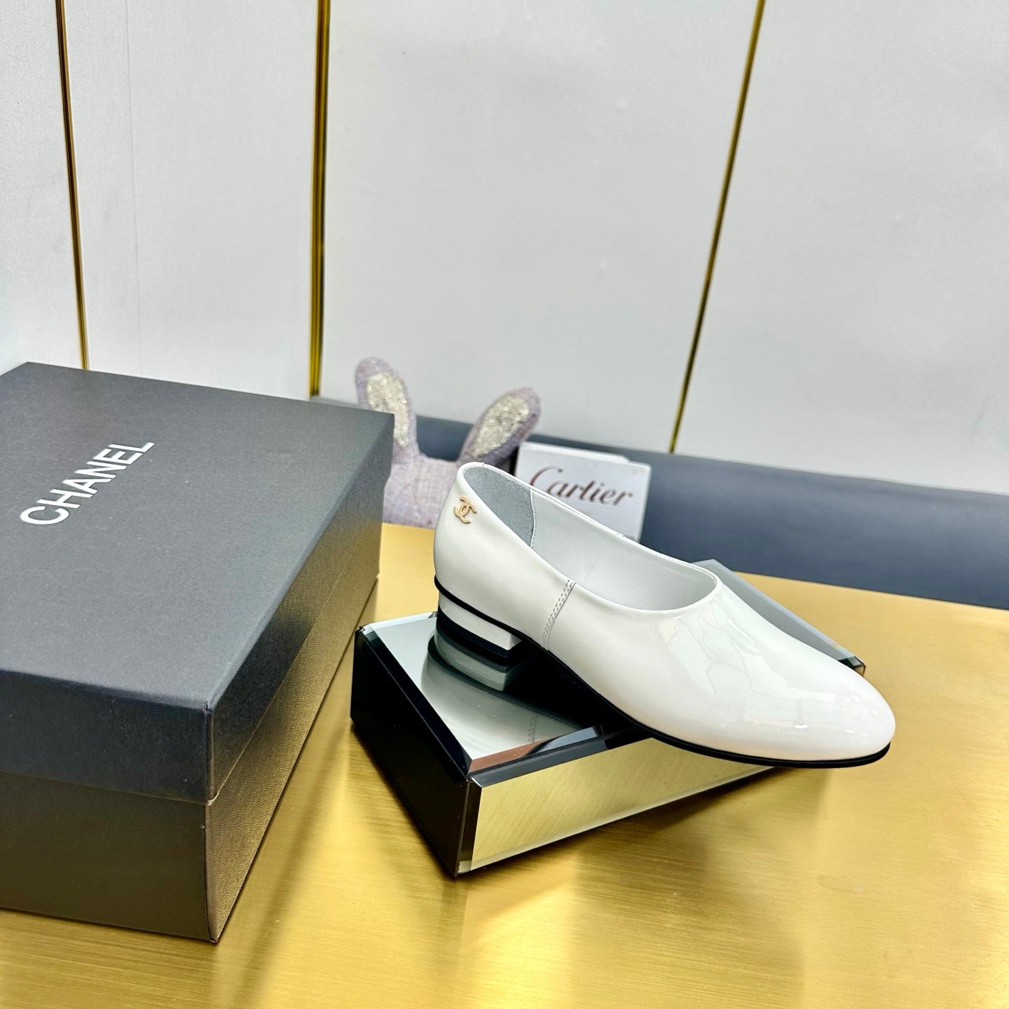 CHANEL SIMPLE FLATS 25S IN WHITE GLOSSY LEATHER