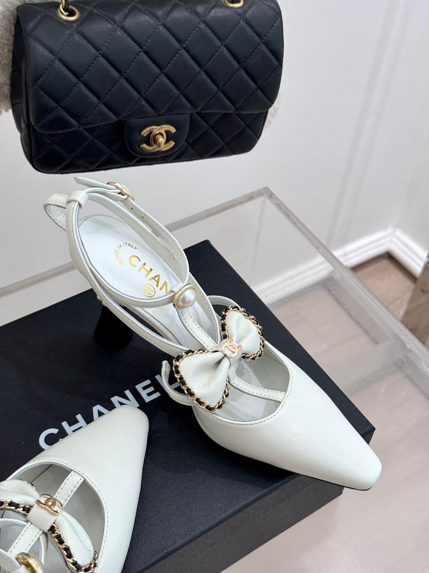 CHANEL CHAIN BOW HIGH HEEL 8 CM SLINGBACKS IN WHITE SUEDE