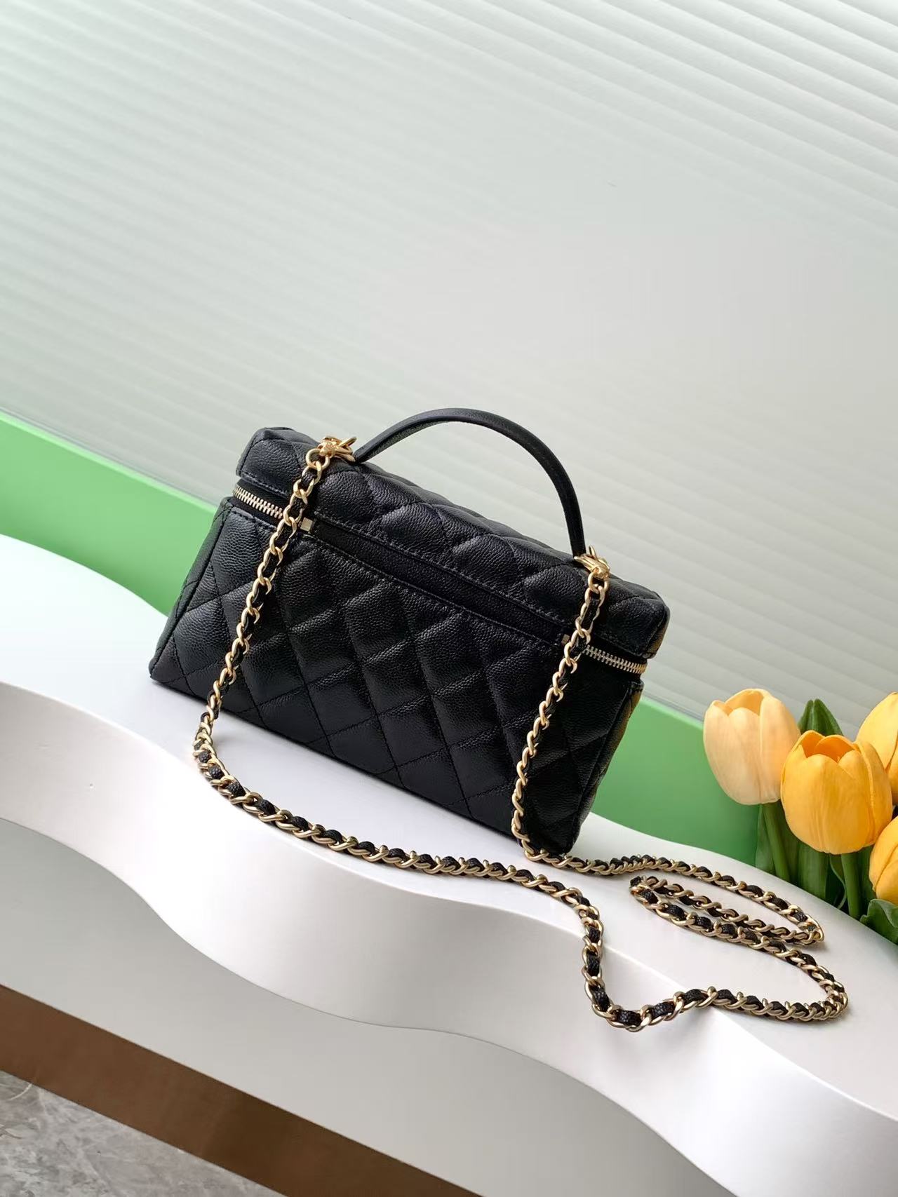 CHANEL VANITY CASE 19 IN BLACK GRAINED CALFSKIN GOLD HARDWARE