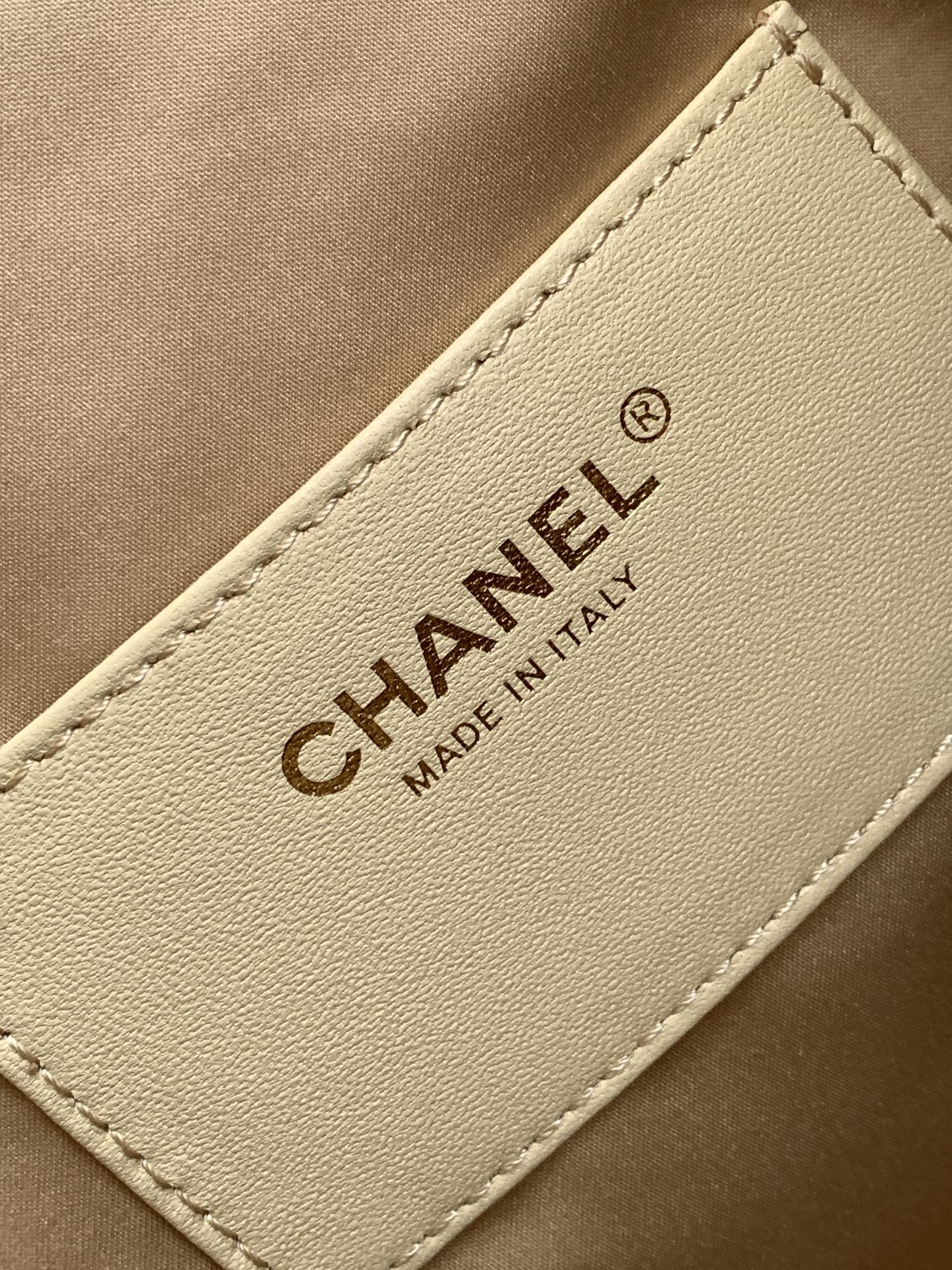 CHANEL 25S HOBO BAG 40 IN LIGHT BEIGE CAVIAR LEATHER WITH GOLD HARDWARE