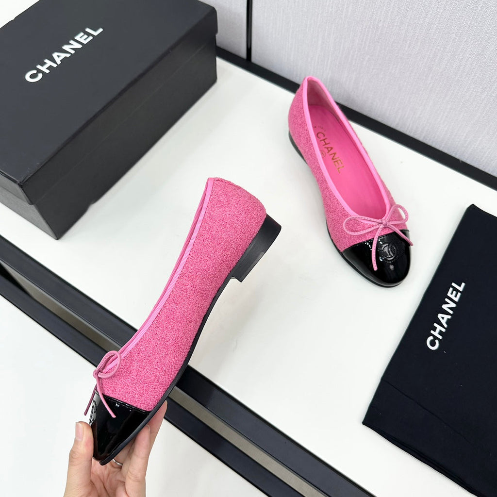 CHANEL BALLET FLATS IN BRIGHT PINK TWEED AND BLACK CALFSKIN