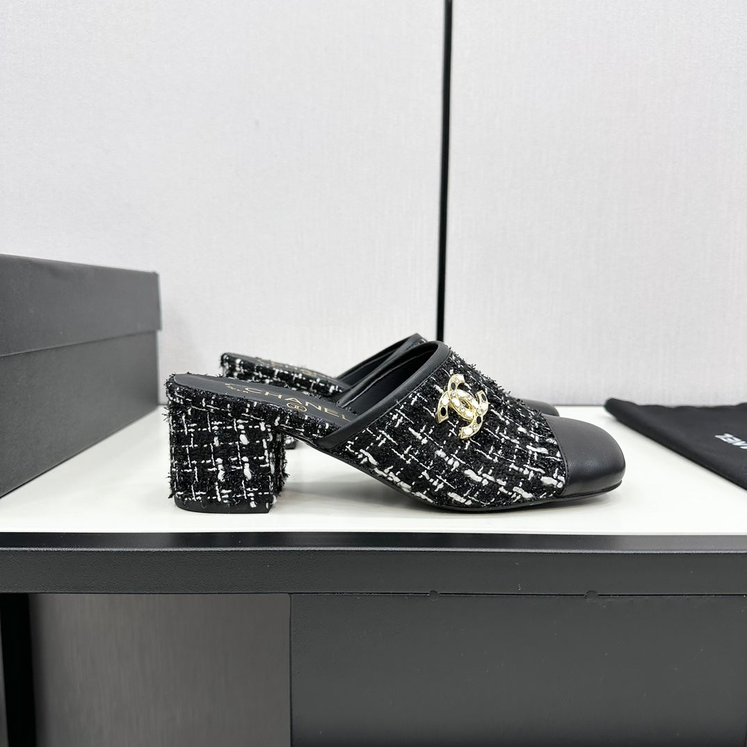 CHANEL HIGH MULE IN BLACK MIX WHITE WOOL TWEED AND CALFSKIN