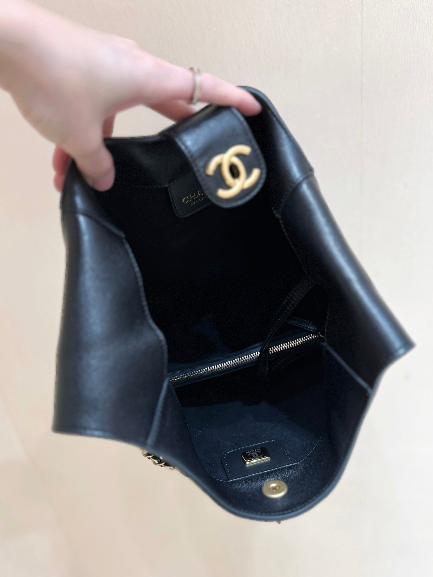 CHANEL QUILTED SMALL HOBO BAG 27 IN BLACK LAMBSKIN GOLD HARDWARE
