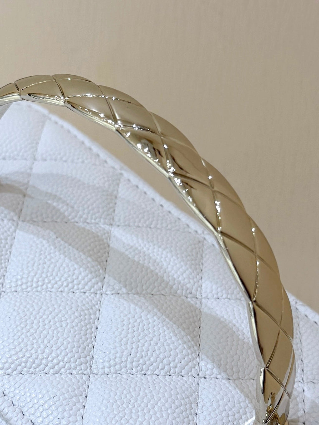CHANEL 25S COCO CRUSH 17 IN WHITE CALFSKIN GOLD HARDWARE