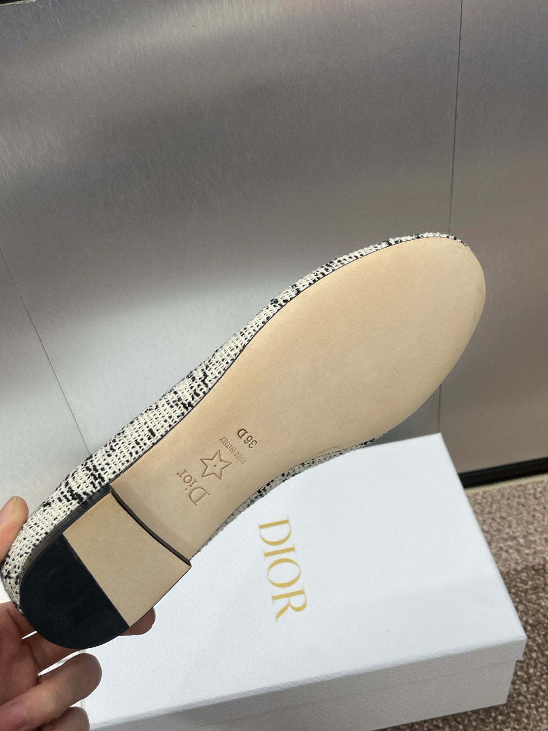 DIOR BALLET FLAT IN WHITE MIX BLACK EMBROIDERED CANNAGE TWEED