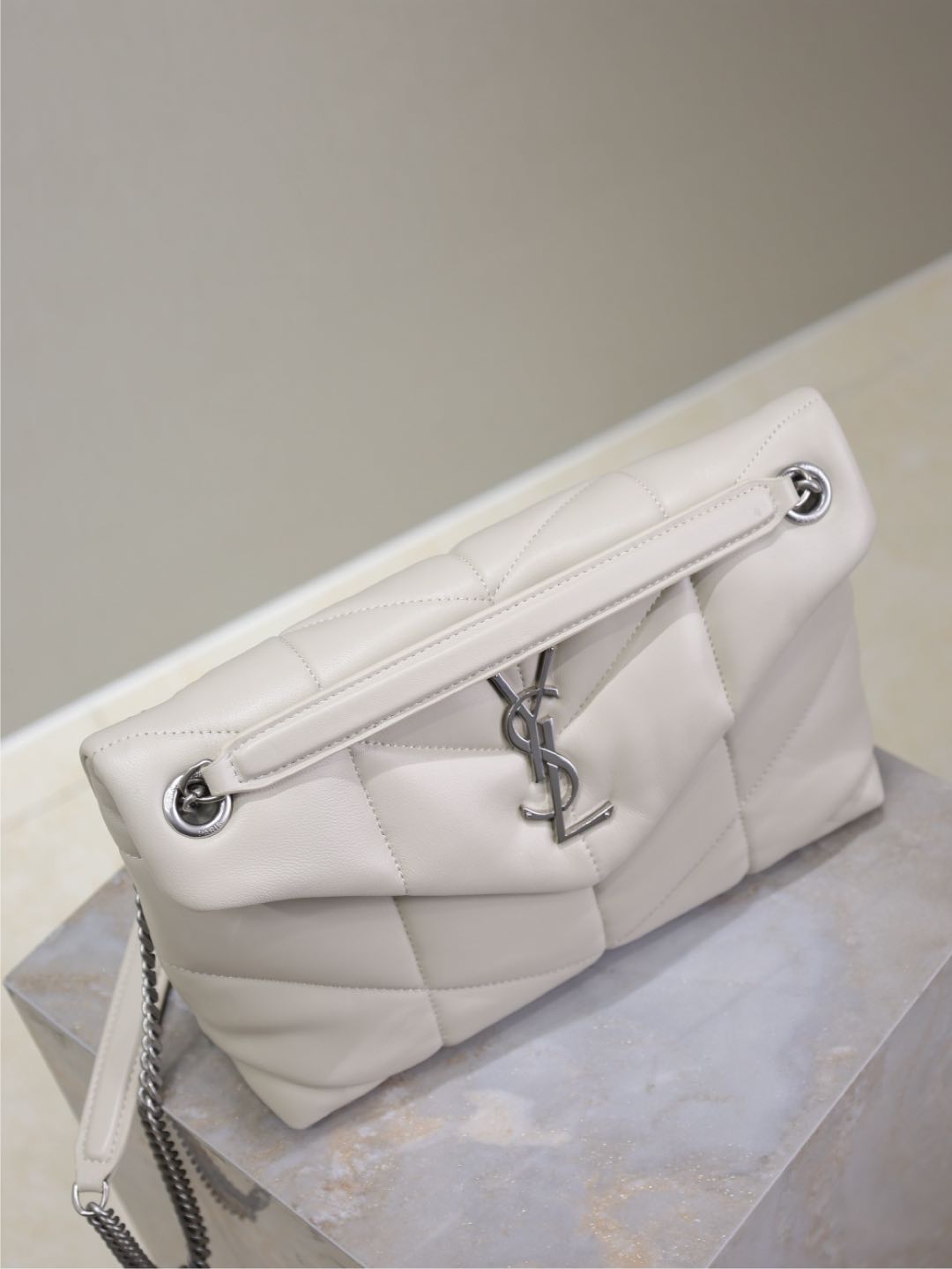 YSL 25S LOULOU PUFFER MM 29 IN SMOKEY TAUPE CALFSKIN SILVER HARDWARE