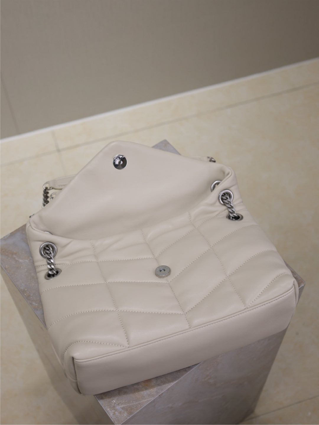 YSL 25S LOULOU PUFFER MM 29 IN SMOKEY TAUPE CALFSKIN SILVER HARDWARE