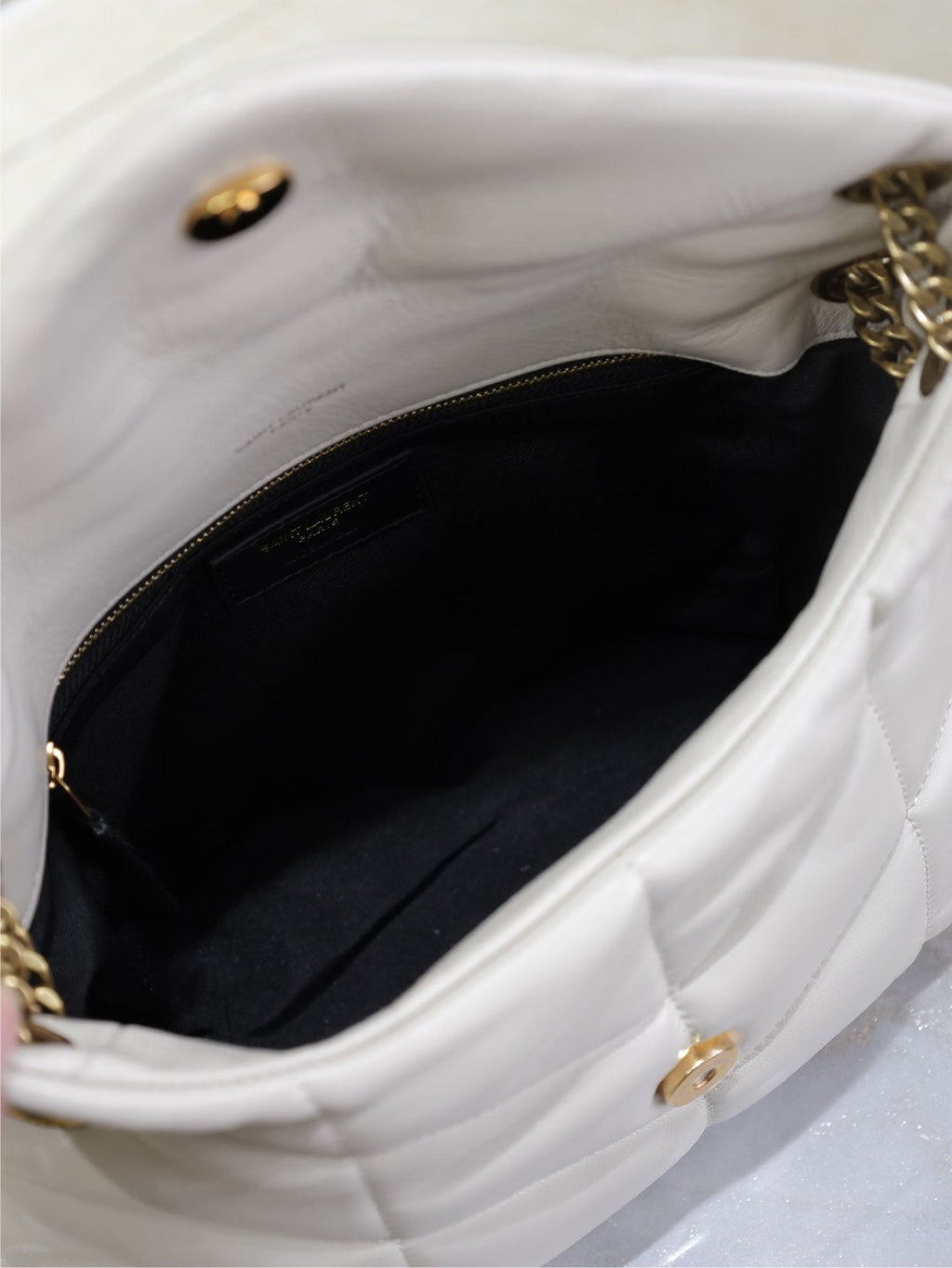 YSL 25S LOULOU PUFFER MM 29 IN BLANC VINTAGE CALFSKIN GOLD HARDWARE