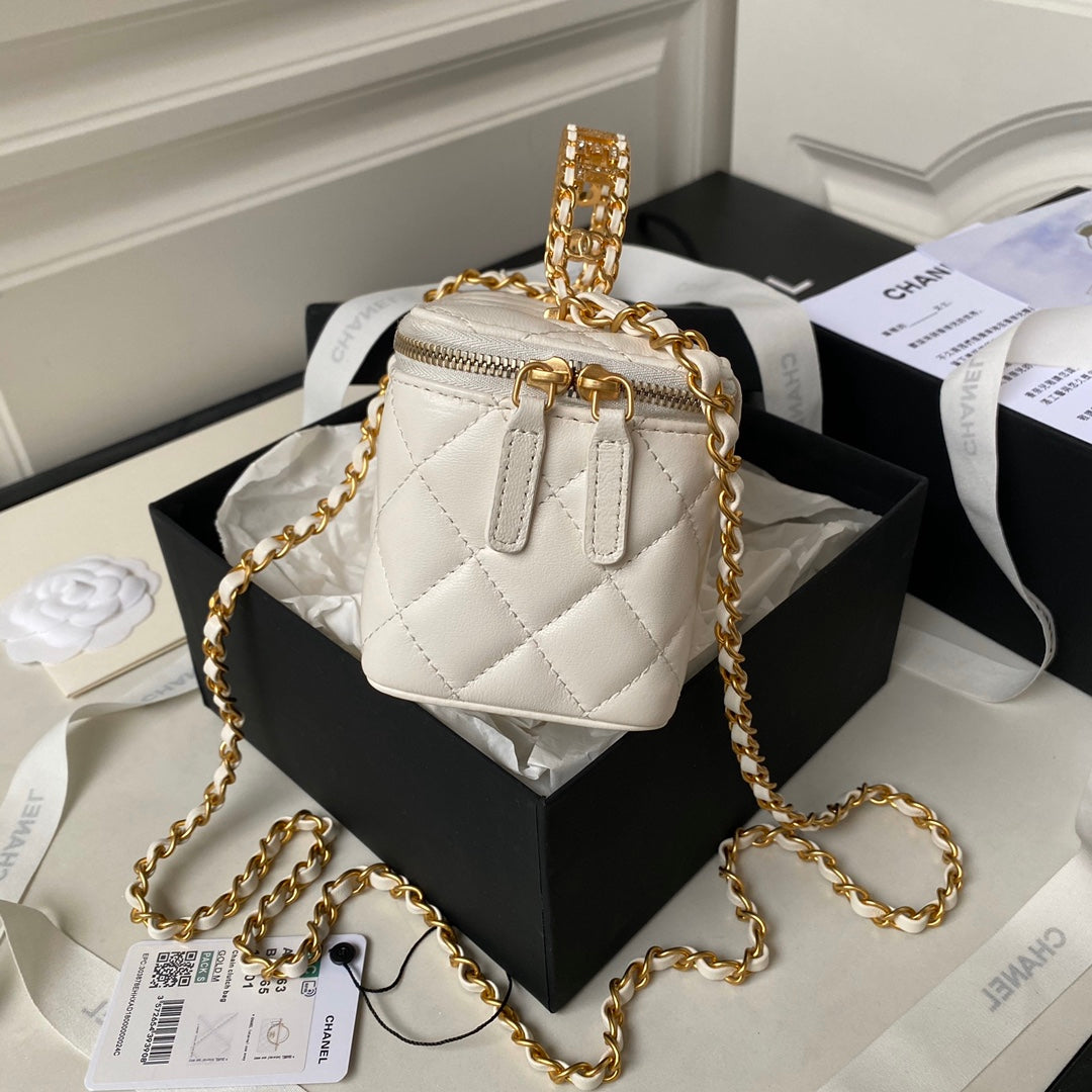 CHANEL Vanity Case 17cm White Lambskin Gold hardware